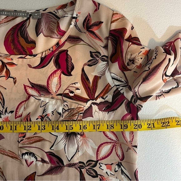 Valerie Stevens Floral Blouse Women's Medium Roll Tab Sleeves High Low Hem - Picture 8 of 9